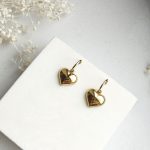 Cercei damă atârnători din oțel inoxidabil placat cu aur de 14 K, pandantiv inimă 3D voluminoasă, 3.2 cm, Noem® - imagine 4